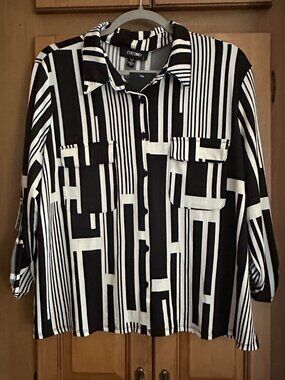 NWT Cocomo Black/White Button Up Top-XL